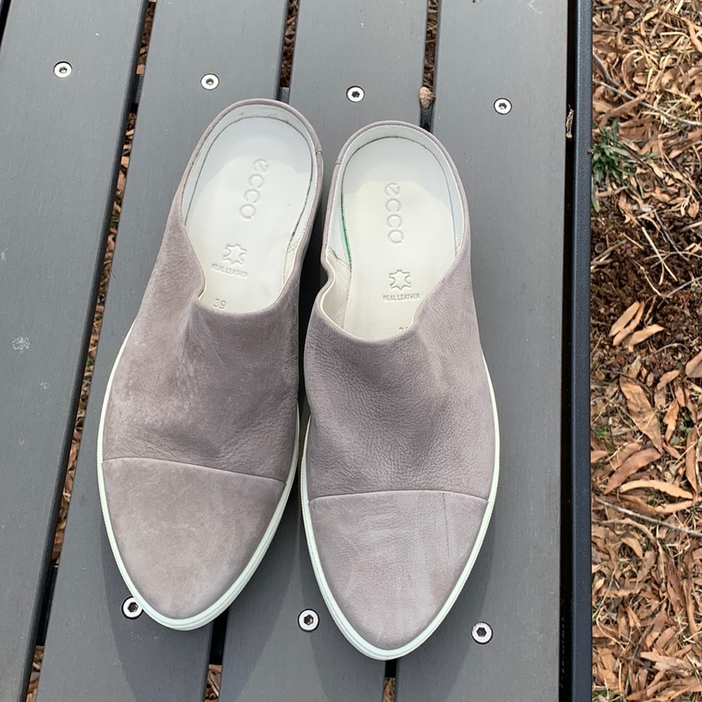 Slip in gray Ecco sneakers.